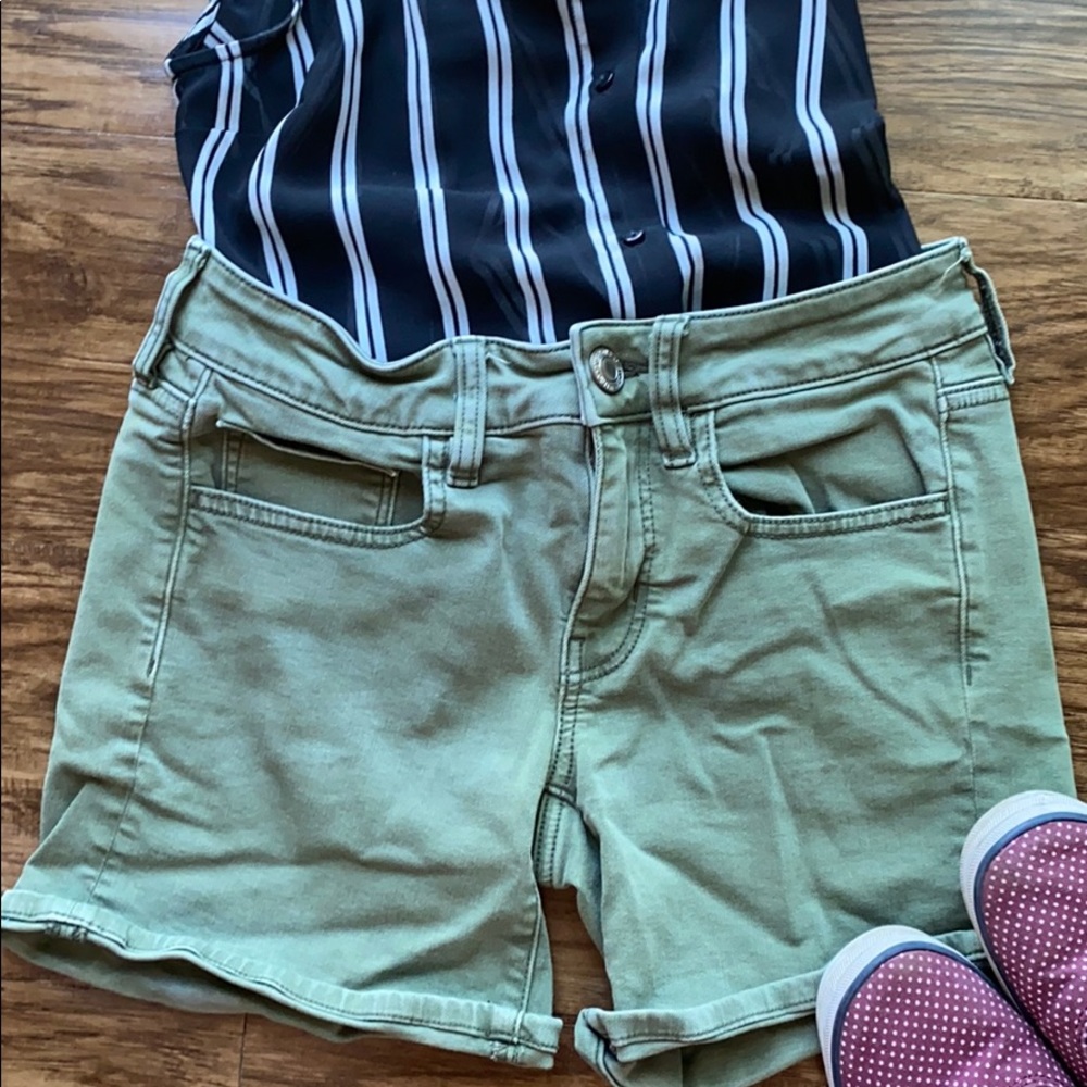 Army green American Eagle shorts